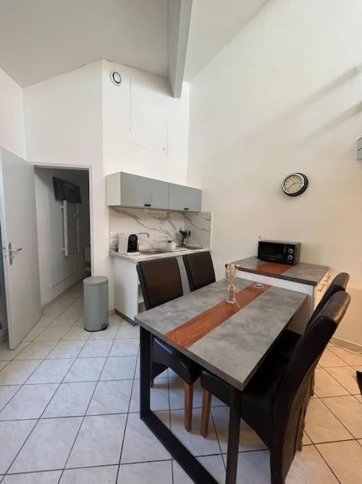 "La Maison Fabrin" Appart N4 Arles Centre Ngoại thất bức ảnh